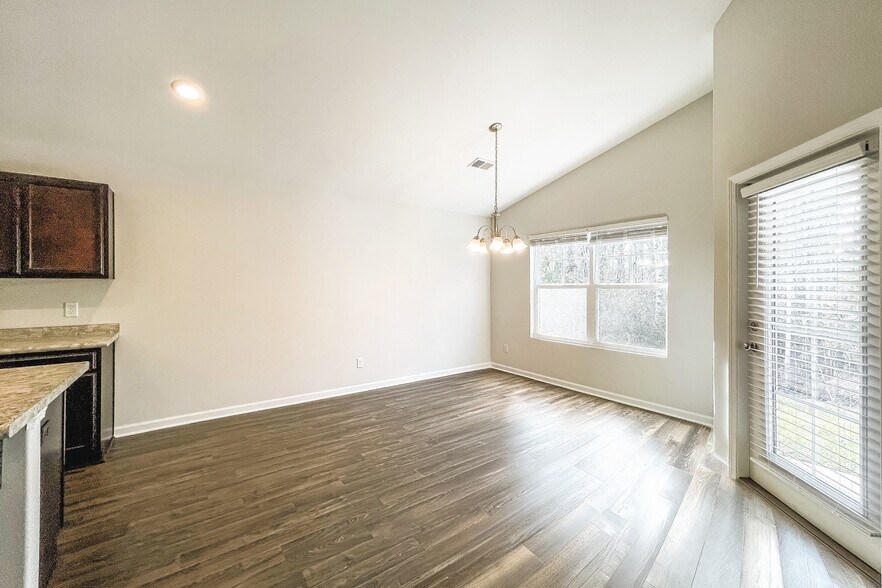 Building Photo - 1127 Autumns Wood Cir E