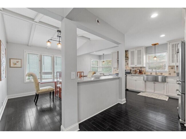 Building Photo - 5036 Richmond Dr