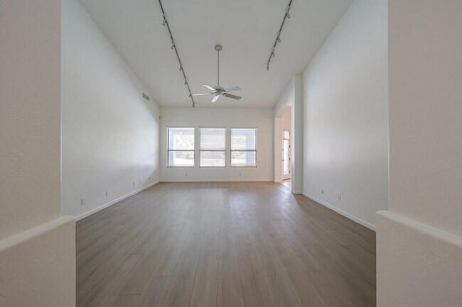 Building Photo - 4536 W Villa Linda Dr