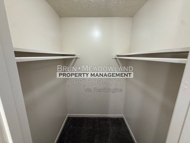Building Photo - 8721 Gleason Dr