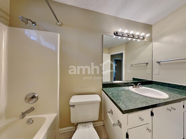 Building Photo - 602 Majestic Oak Dr