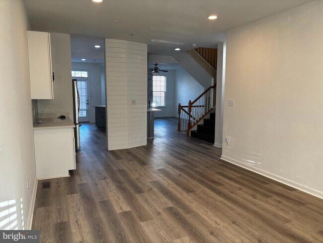 Building Photo - 2919 Lomond Pl