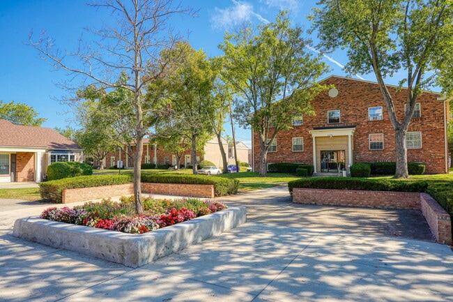 Building Photo - 4696 Tarryton Ct S
