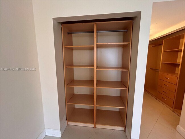 Building Photo - 7601 E Treasure Dr