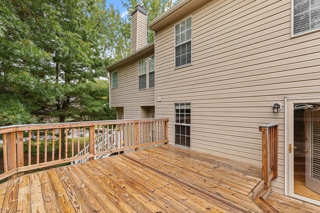 Building Photo - 3 bedroom County Walk Townhouse