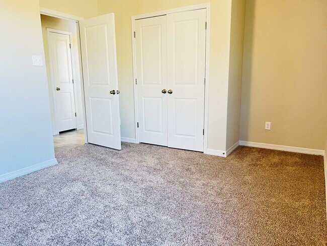 Building Photo - 3712 Fieldfare Dr