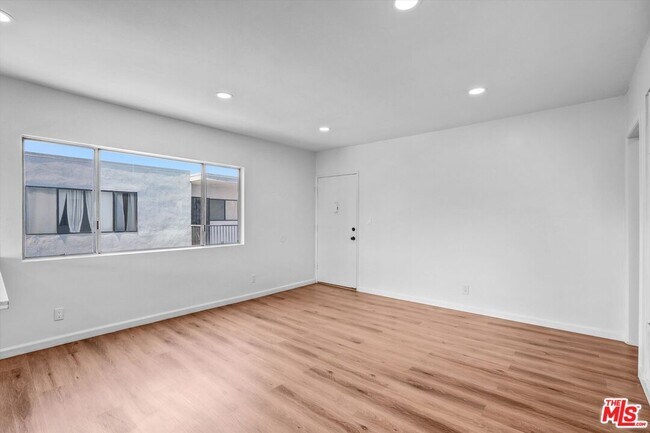Building Photo - 3670 Greenfield Ave