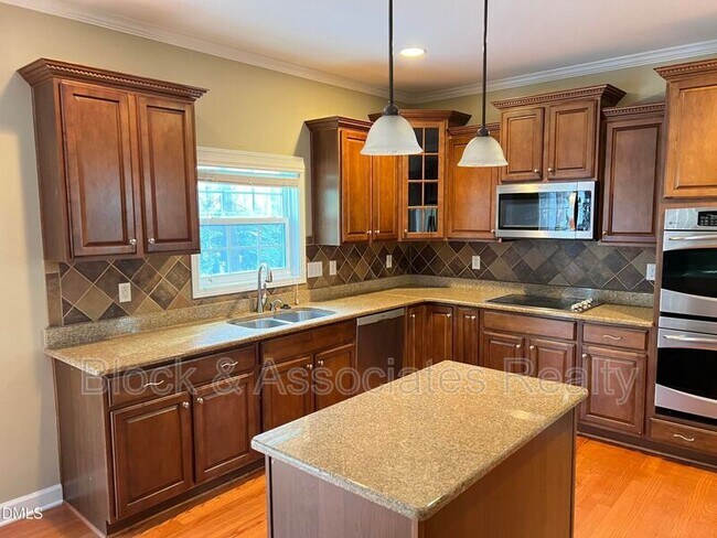 Building Photo - 936 Bentbury Way