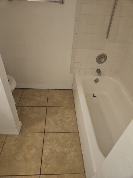Building Photo - 4023 Woodfern Dr