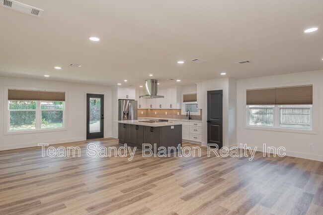 Building Photo - 2540 Hallmark Dr