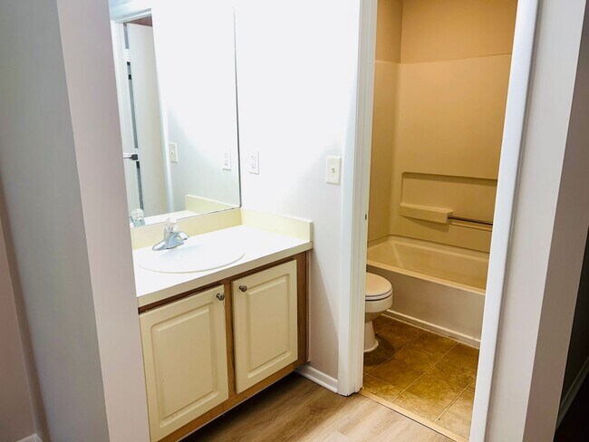 Building Photo - 2585 Grassy Point Dr