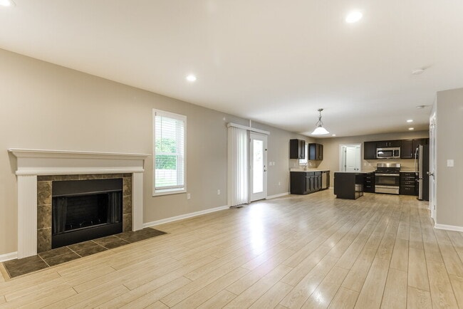 Building Photo - 11 Meadow Way SW