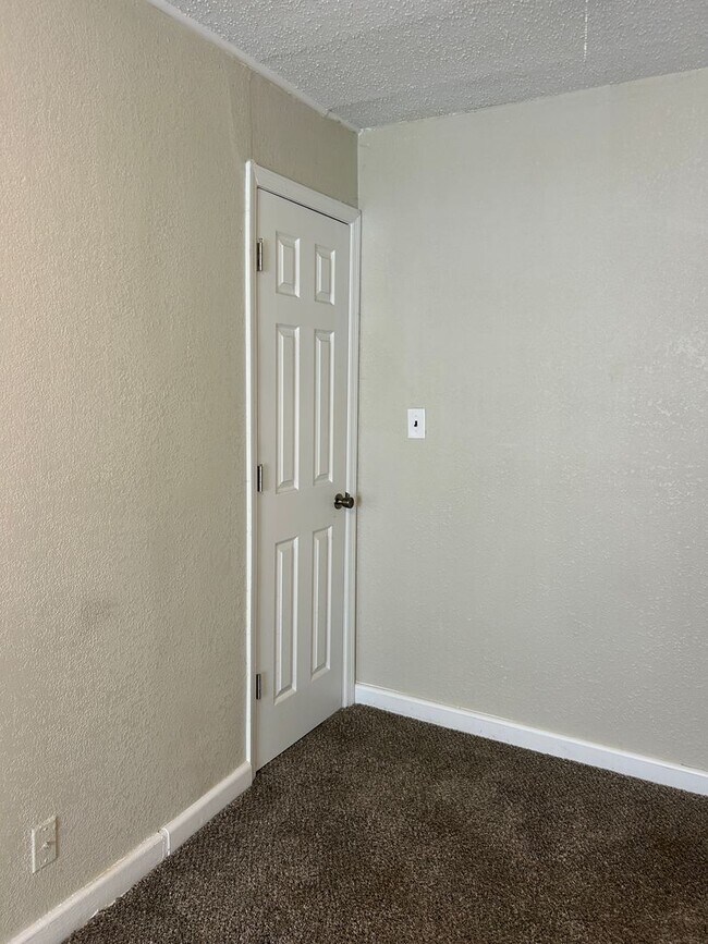 Building Photo - 1408 SW 12th Ave