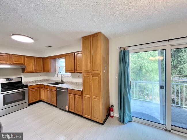 Building Photo - 33 Ketley Pl