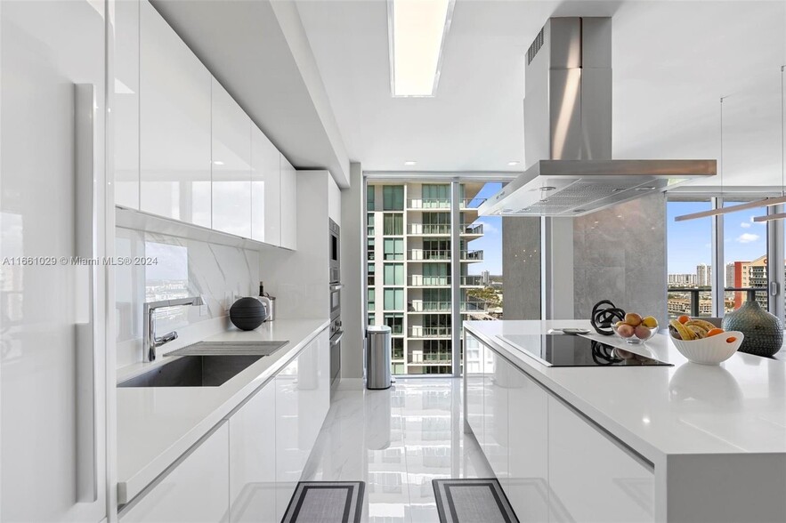 Building Photo - 300 Sunny Isles Blvd