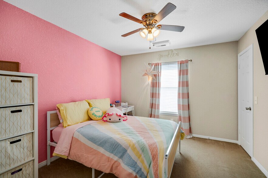 Building Photo - 10331 Mustang Rdg