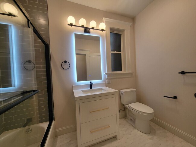 Building Photo - 1026-1030 Pine Street