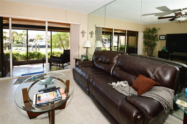 Building Photo - 4730 Brittany Dr S