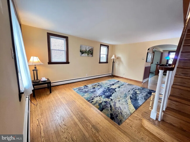 Building Photo - 1834 Benson St