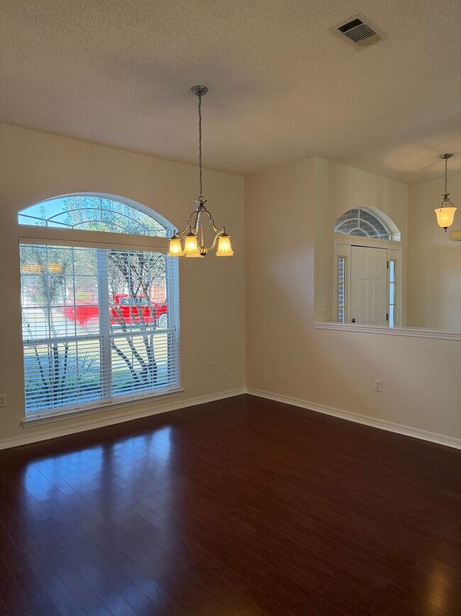 Building Photo - Beautiful 4 Bedroom In Niceville!