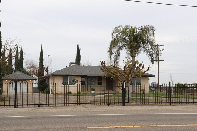 Building Photo - 14127 S Fowler Ave