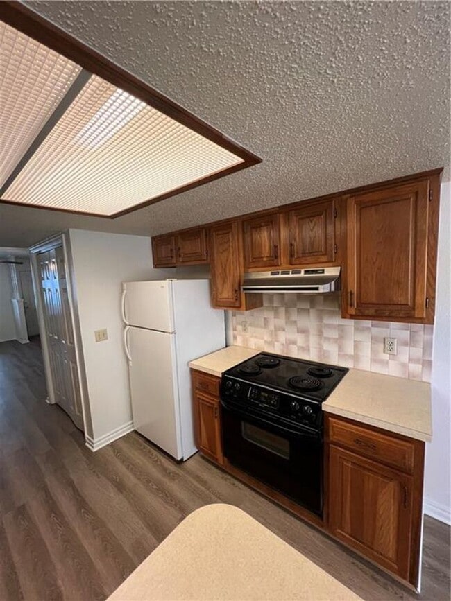 Building Photo - 320 S 11th Pl