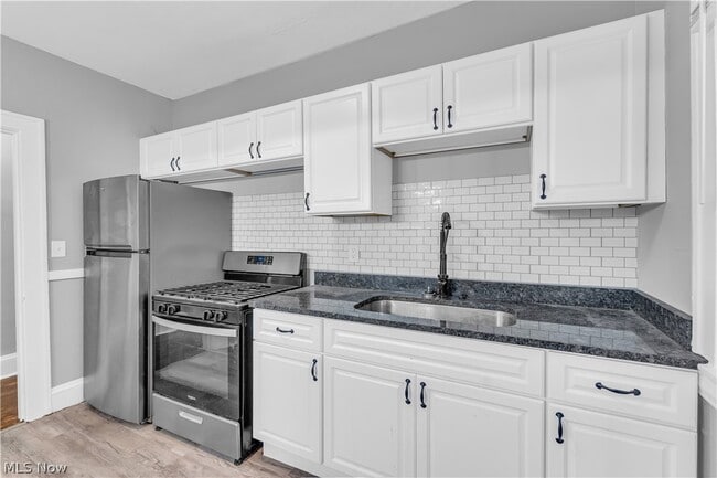 Building Photo - 1353 Phelps Ave