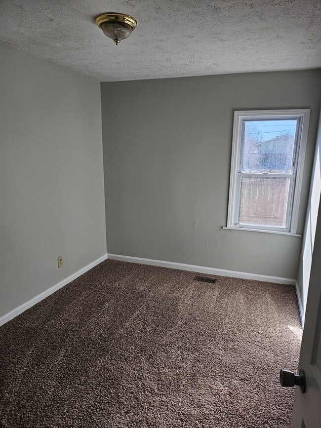Building Photo - 1610 S Parker Dr