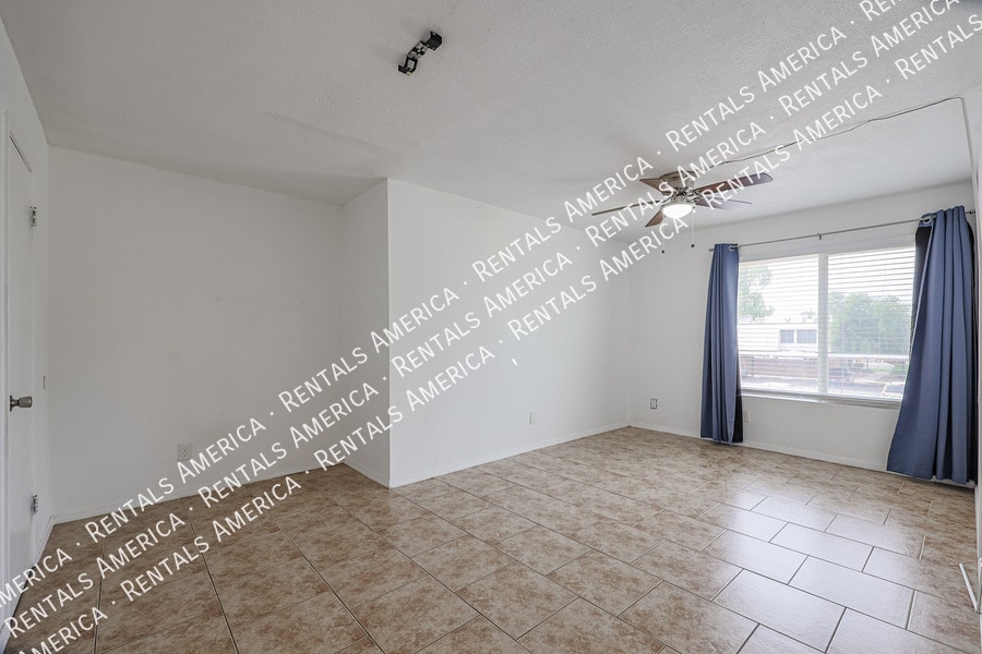 Building Photo - 6058 W Golden Ln