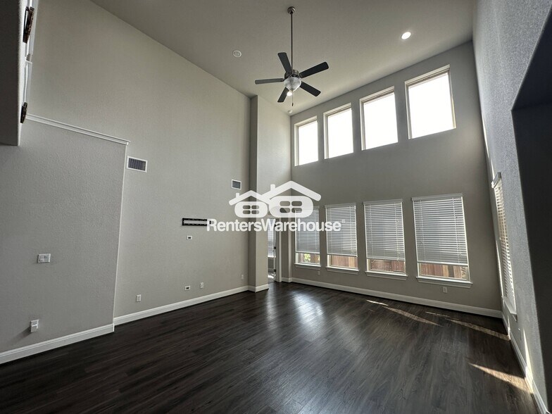 Building Photo - 4213 Valley Oaks Dr