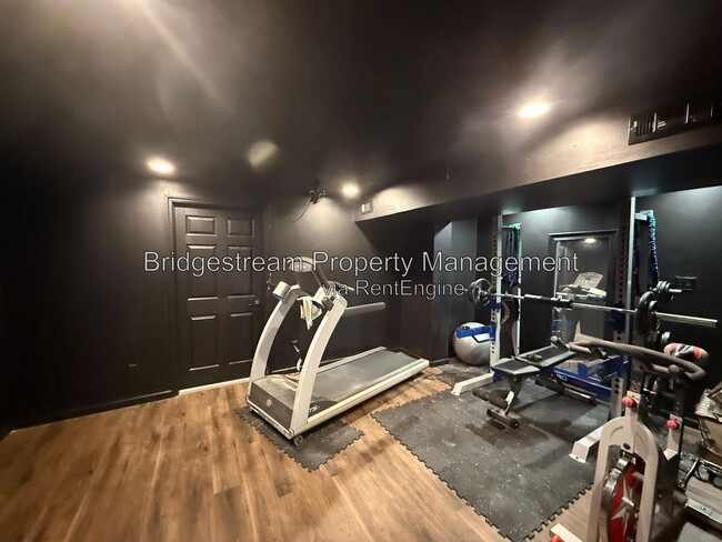 Building Photo - 7425 Pelbrook Farm Dr