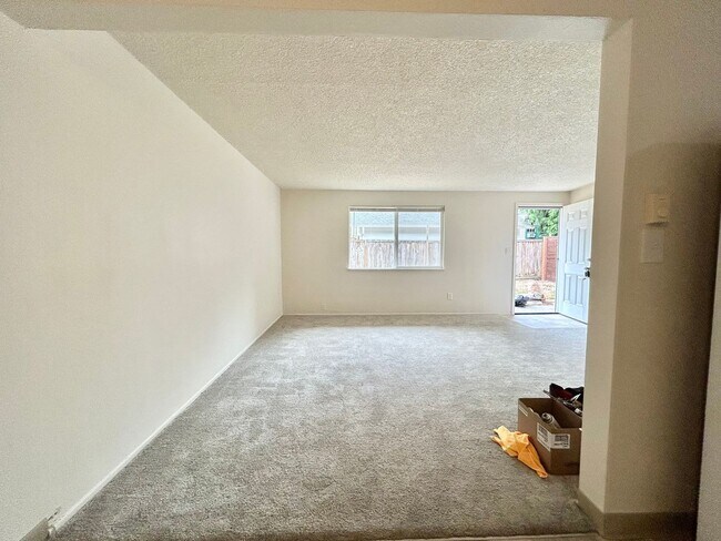 Building Photo - sw165th