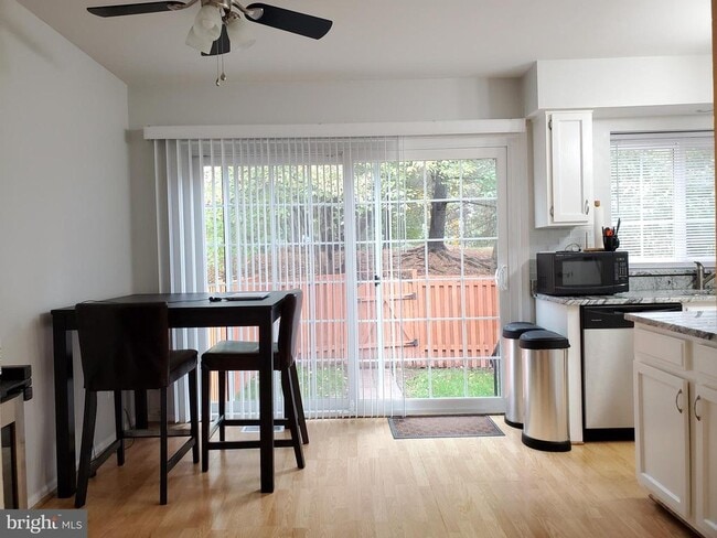 Building Photo - 14721 Basingstoke Loop