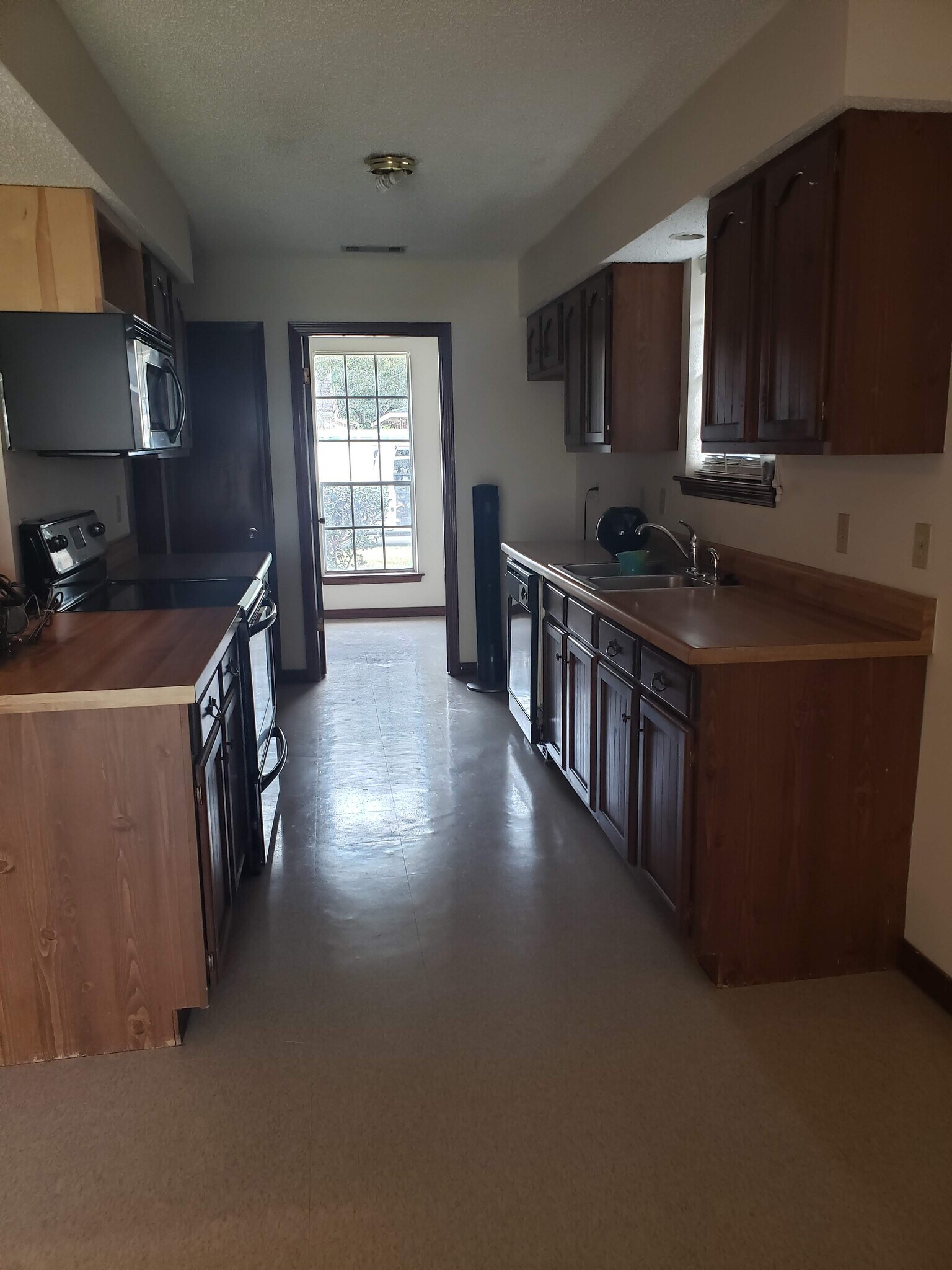 Building Photo - 121 Brentwood Dr