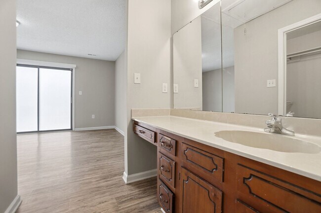 Building Photo - 3 Bedroom Ranch with a 2 Car Garage!