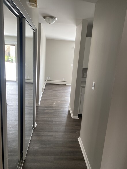 Building Photo - 229 Collingwood Dr