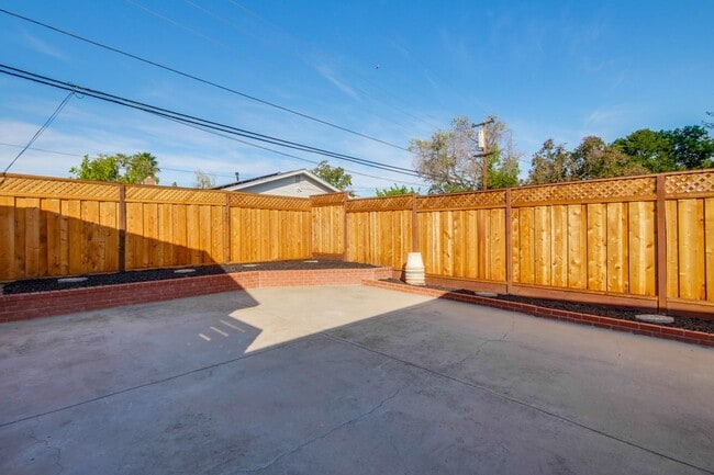Building Photo - Stylish San Jose Home and Private Yard