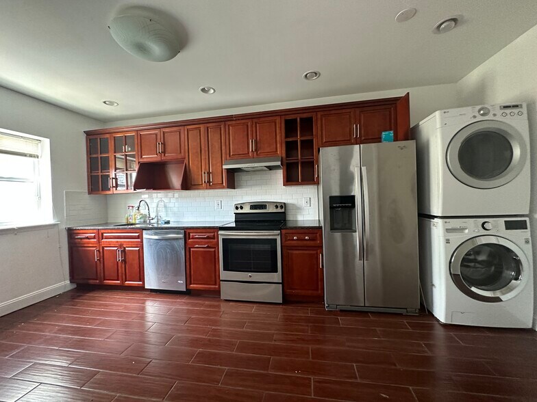 Primary Photo - 2802 Winton Street