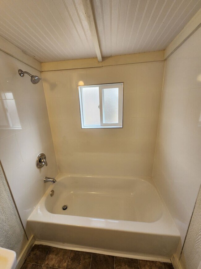 Building Photo - n17290