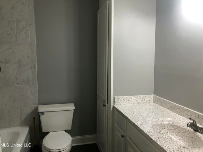 Building Photo - 47 Woodgate Dr