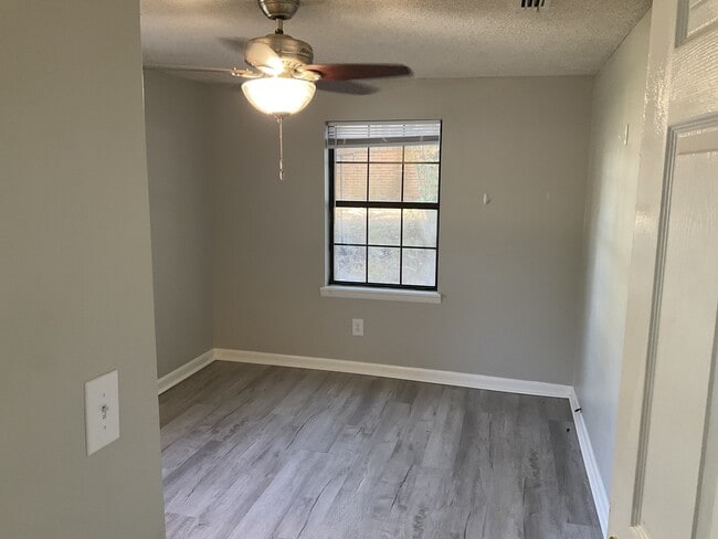 Building Photo - 116 Plaza Dr