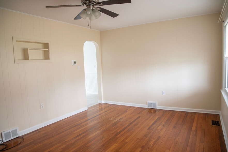 Building Photo - 1349 Lititz Rd