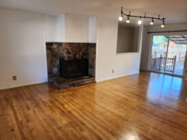 Building Photo - 2618 N Prospect St