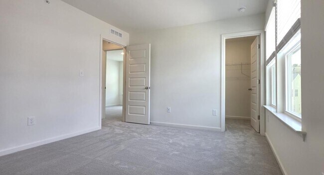Building Photo - 119 Gamay Dr