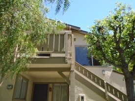 Building Photo - 31 Smokestone