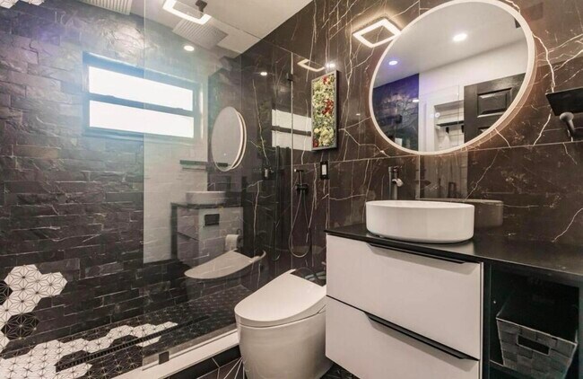 Building Photo - 1605 N N St