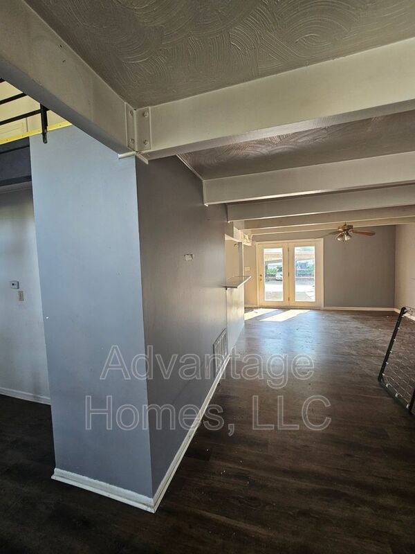 Building Photo - 827 N 70th Terrace