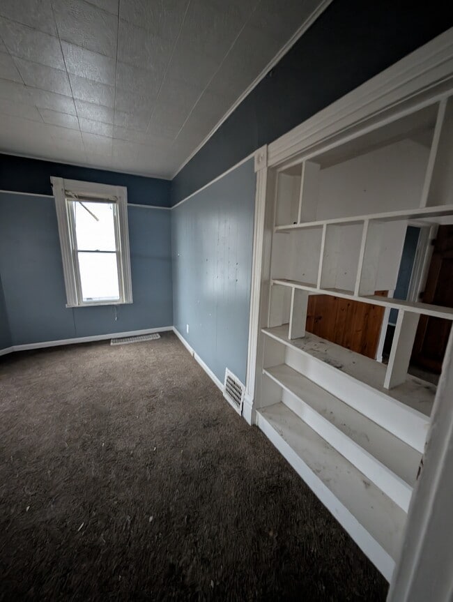 Building Photo - 721 E McClure Ave