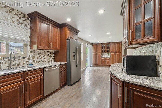 Building Photo - 500 Trombley Rd