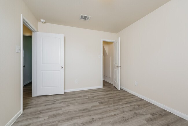 Building Photo - 4107 Silver Ranch Rd